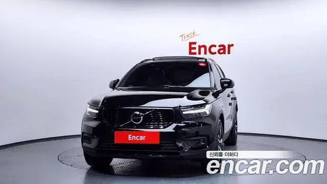 Volvo XC40 2018 — ფოტო 36/37