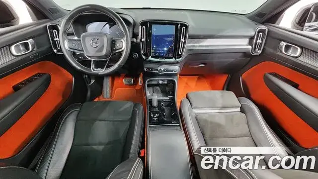 Volvo XC40 2018 — ფოტო 8/37