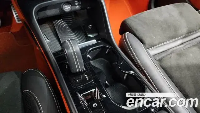 Volvo XC40 2018 — ფოტო 6/37