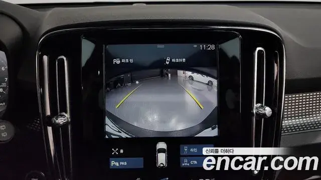 Volvo XC40 2018 — ფოტო 24/37