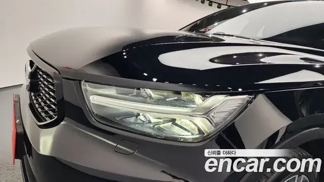 Volvo XC40 2018 — ფოტო 32/37