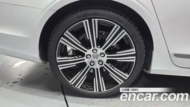 Volvo S90 2023 — ფოტო 25/34