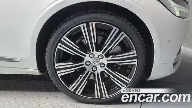 Volvo S90 2023 — ფოტო 27/34