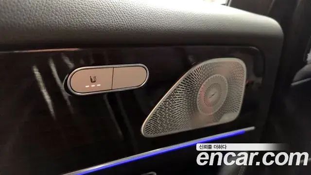 Mercedes-Benz GLE-Class 2021 — Photo 19/33