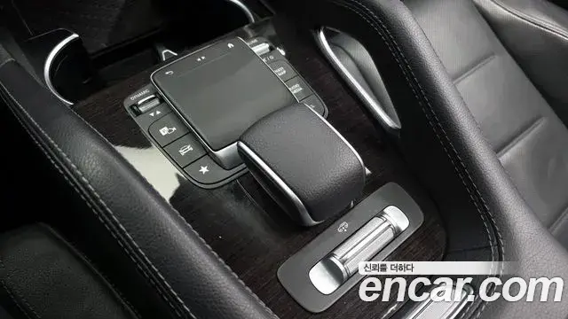 Mercedes-Benz GLE-Class 2021 — Photo 5/33