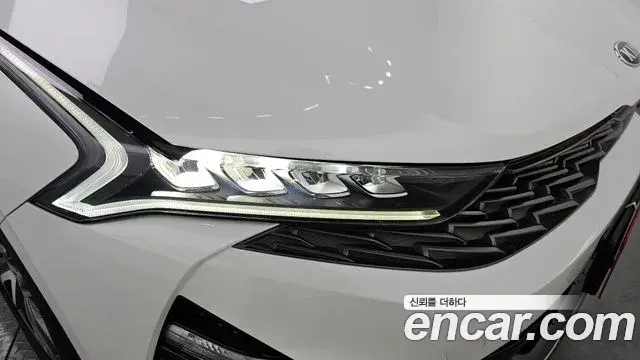 Kia K5 2021 — Photo 9/30