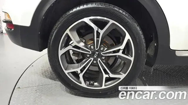 Kia Sportage The Bold 2021 — ფოტო 14/32