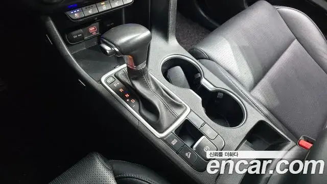 Kia Sportage The Bold 2021 — ფოტო 7/32