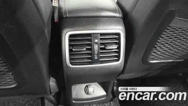 Kia Sportage The Bold 2021 — ფოტო 28/32