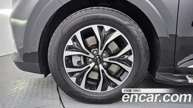 Kia Carnival 2023 — Фото 4/20
