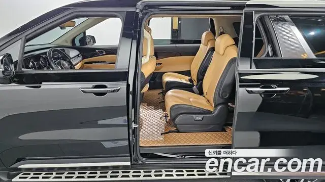 Kia Carnival 2023 — Фото 10/20