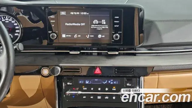 Kia Carnival 2023 — Фото 19/20