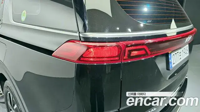 Kia Carnival 2023 — Photo 28/30