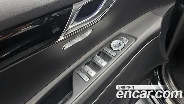 Genesis GV80 2021 — ფოტო 13/20