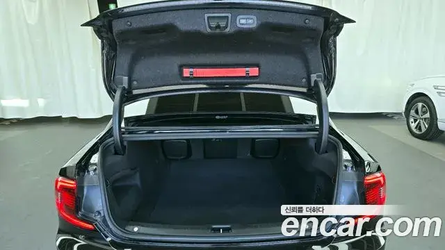 Volvo S90 2023 — ფოტო 30/34