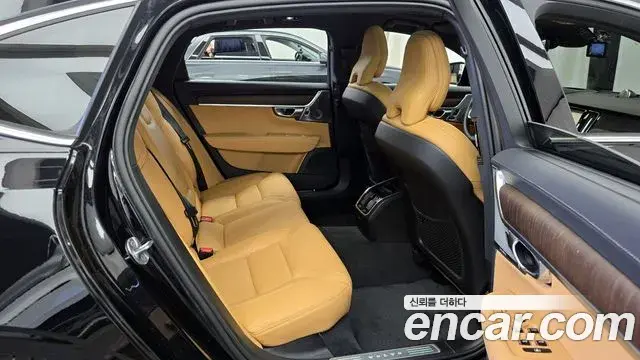 Volvo S90 2023 — ფოტო 25/34