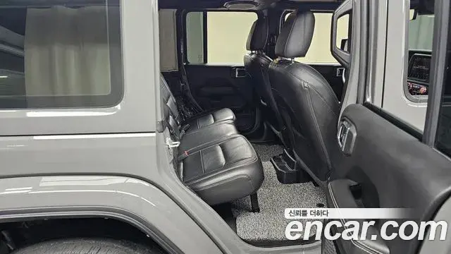 Jeep Wrangler 2021 — Photo 2/30