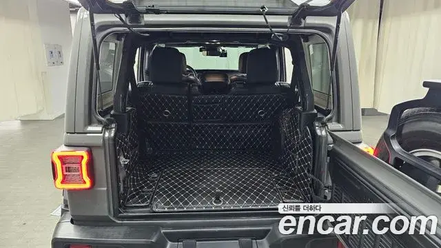 Jeep Wrangler 2021 — Photo 8/30