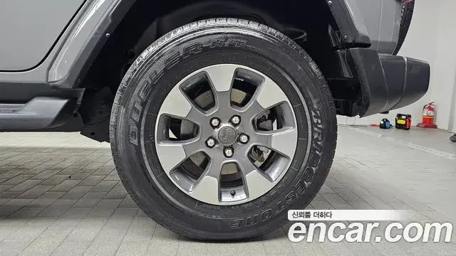 Jeep Wrangler 2021 — Photo 26/30