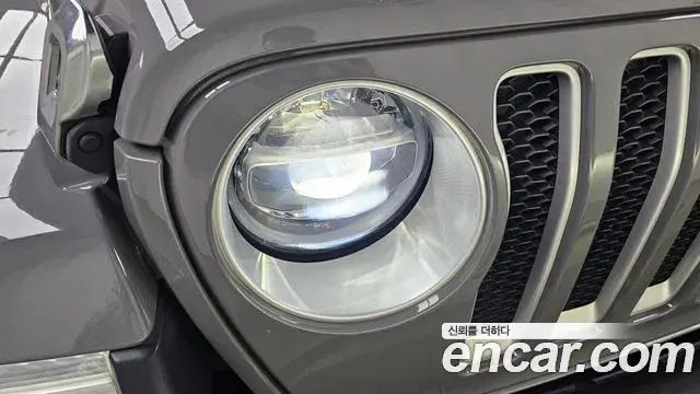 Jeep Wrangler 2021 — Photo 25/30