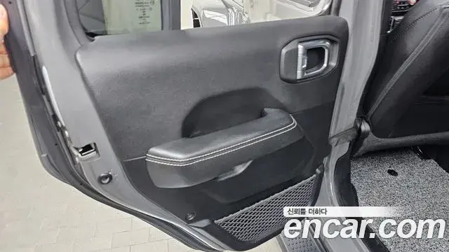 Jeep Wrangler 2021 — Photo 23/30