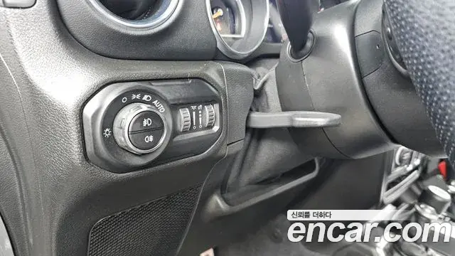 Jeep Wrangler 2021 — Photo 21/30
