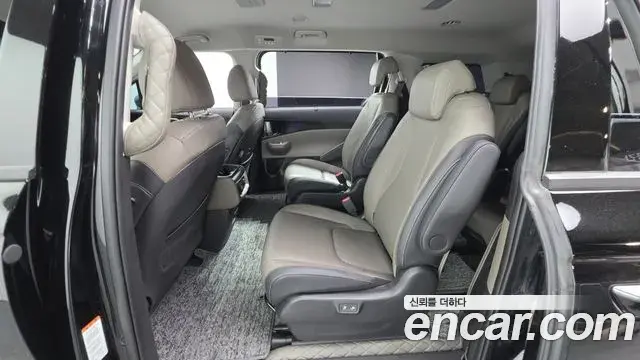Kia Carnival 2024 — ფოტო 8/35