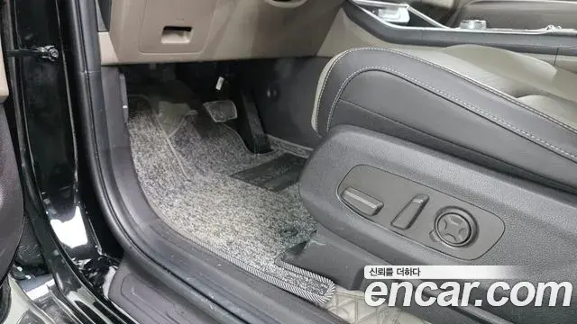 Kia Carnival 2024 — ფოტო 22/35