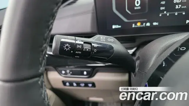 Kia Carnival 2024 — ფოტო 23/35
