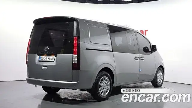 Hyundai Staria 2022 — Фото 2/20