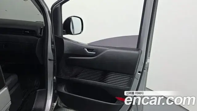 Hyundai Staria 2022 — Photo 28/31