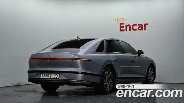 Hyundai Grandeur Hybrid 2023 — Photo 12/20