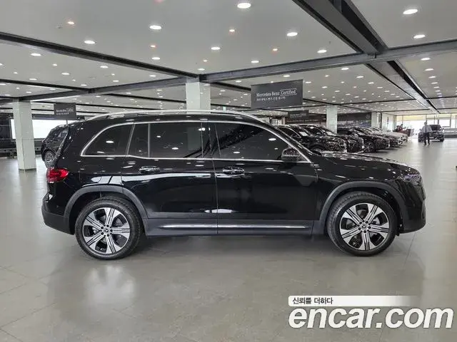 Mercedes-Benz EQB 2025 — Şəkil 17/20