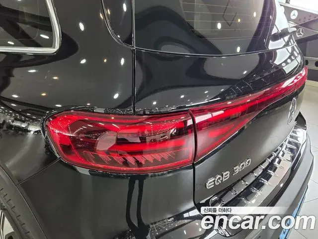 Mercedes-Benz EQB 2025 — Şəkil 7/20