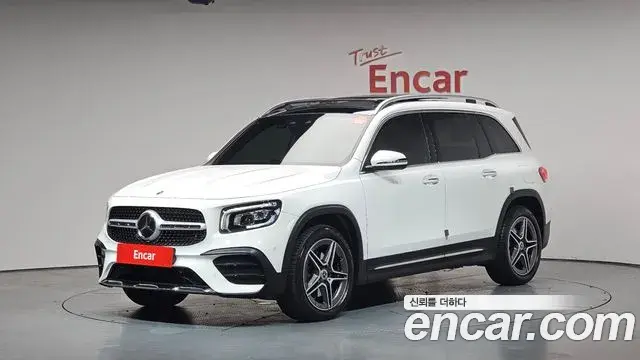 Mercedes-Benz GLB-Class 2023 — Фото 1/20
