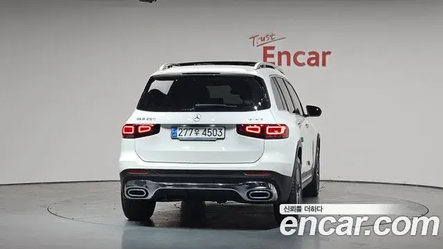 Mercedes-Benz GLB-Class 2023 — Фото 4/20