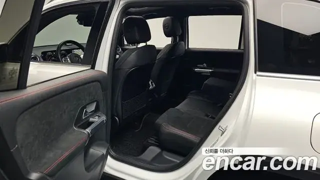 Mercedes-Benz GLB-Class 2023 — Фото 11/20