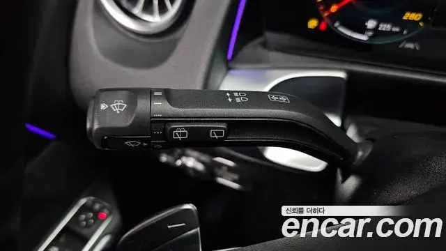 Mercedes-Benz GLB-Class 2023 — Photo 26/33