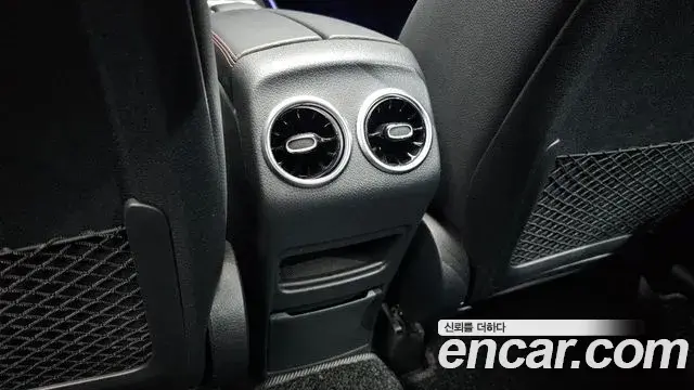 Mercedes-Benz GLB-Class 2023 — Photo 15/33