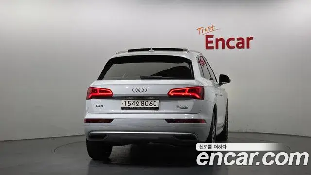Audi Q5 2020 — Фото 4/20