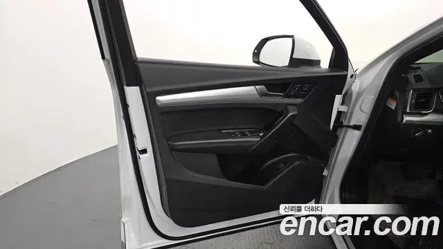 Audi Q5 2020 — Şəkil 16/39