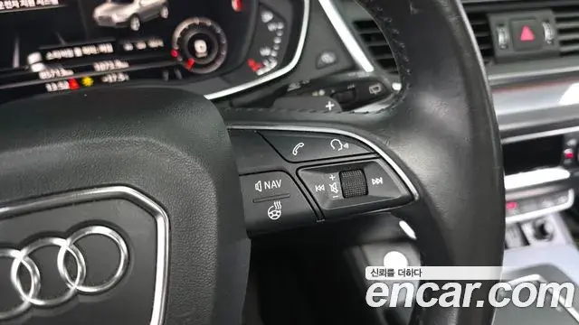 Audi Q5 2020 — Şəkil 22/39