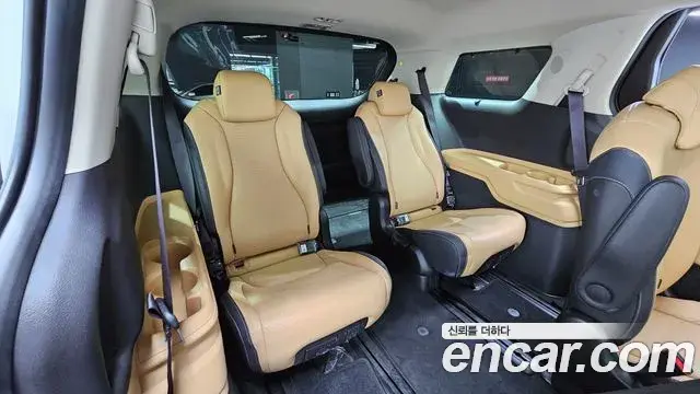 Kia Carnival 2022 — Фото 18/20