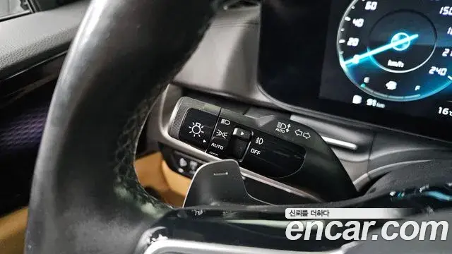 Kia Carnival 2022 — Photo 9/31