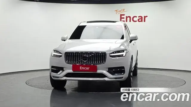 Volvo XC90 2022 — ფოტო 18/20