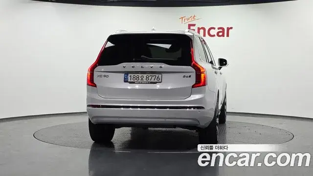 Volvo XC90 2022 — ფოტო 16/20