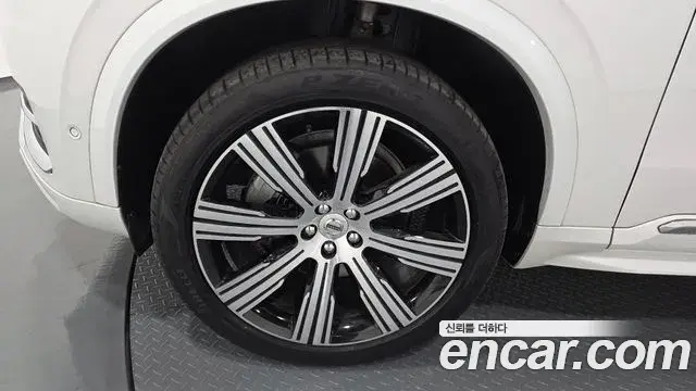 Volvo XC90 2022 — ფოტო 19/20
