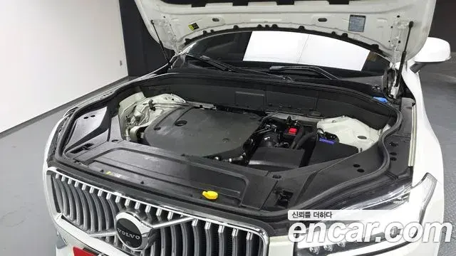 Volvo XC90 2022 — ფოტო 2/20