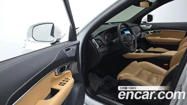 Volvo XC90 2022 — ფოტო 11/20