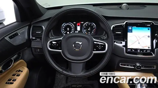 Volvo XC90 2022 — ფოტო 13/20